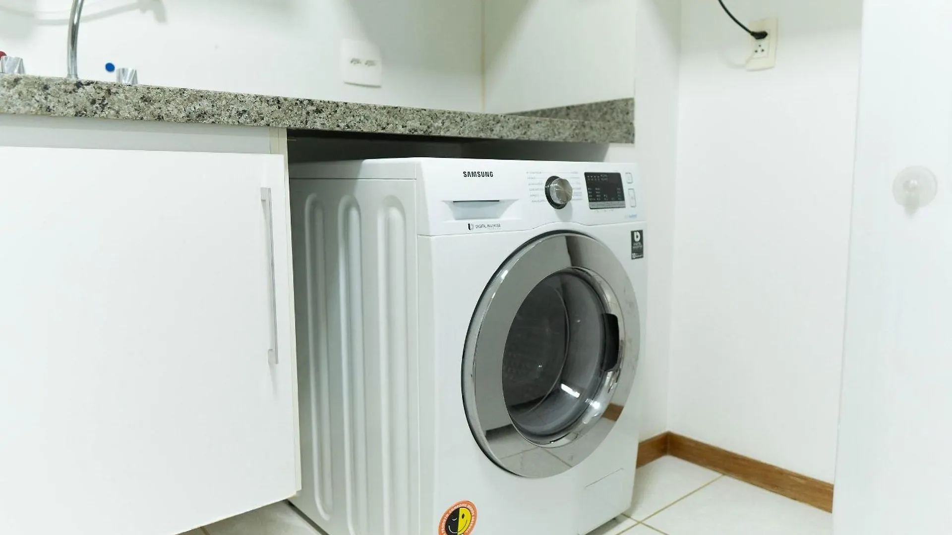 B1113 Flat Com Smart Tv Em Andar Alto Apartamento Brasília